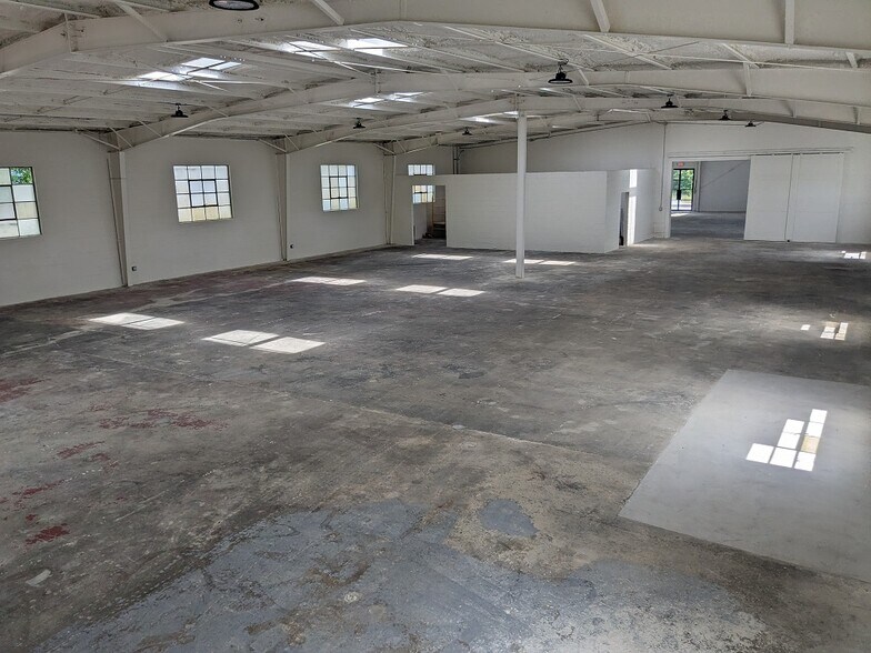 More Photos Of 1731 Taylor St NW, Atlanta Showroom For Lease