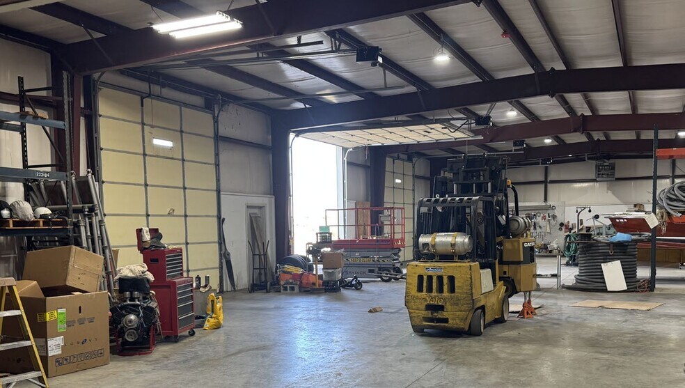 More Photos Of 1301 S Powell Rd, Independence Industrial For Lease