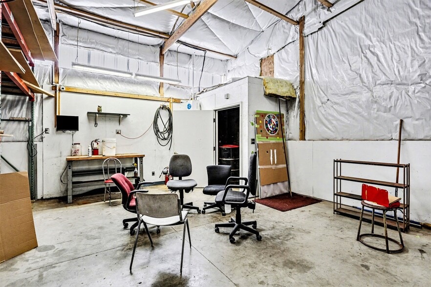 More Photos Of 240 Columbus st, Lithopolis Auto Repair For Sale