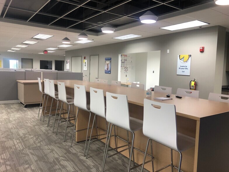 More Photos Of 2637 S 158th Plz, Omaha Office For Lease