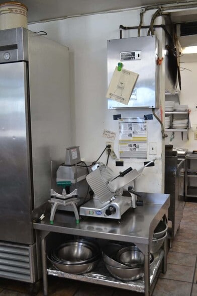 More Photos Of 308 W 12th St, Alturas Hotel For Sale