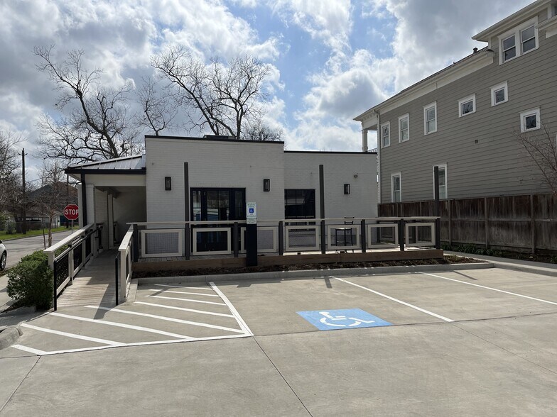 More Photos Of 2601 Baylor St, Houston Restaurant For Sale