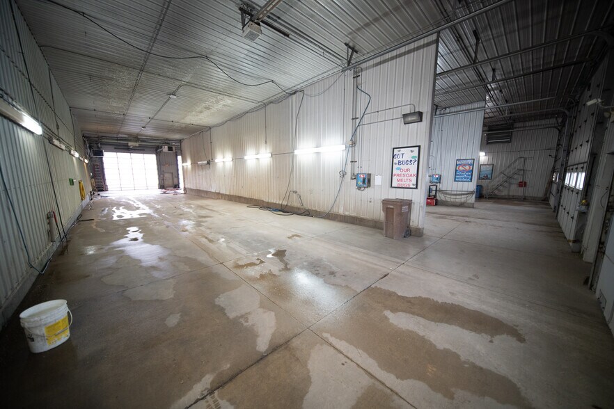 More Photos Of 501 11th St NE, Austin Carwash For Sale