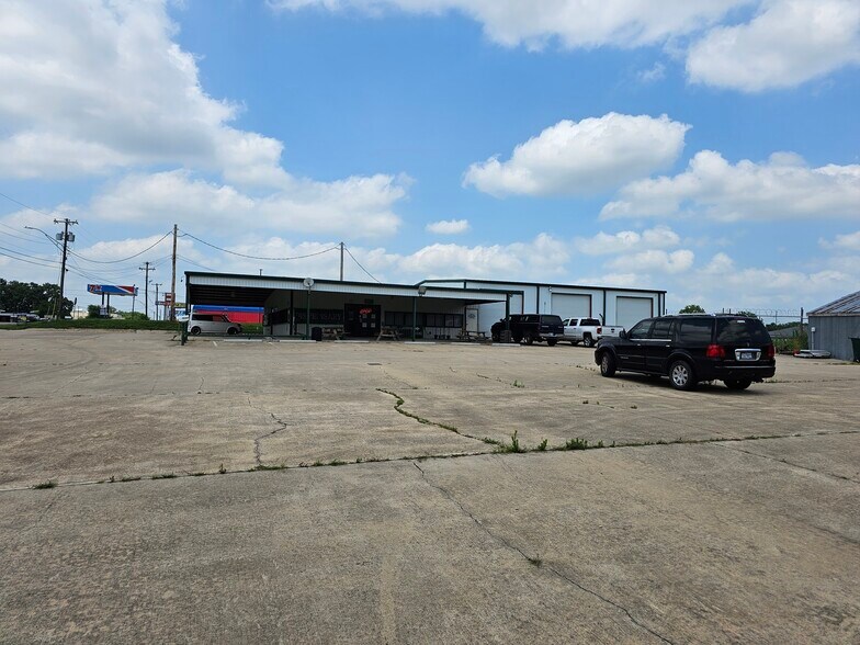 More Photos Of 1210 N 1st Ave, Durant Warehouse For Sale