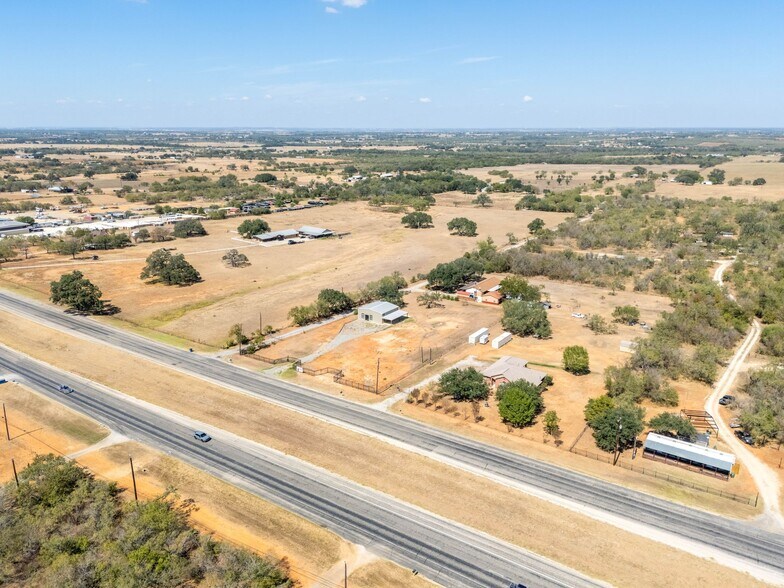 More Photos Of 13747 US Highway 87 S, Adkins Flex For Lease