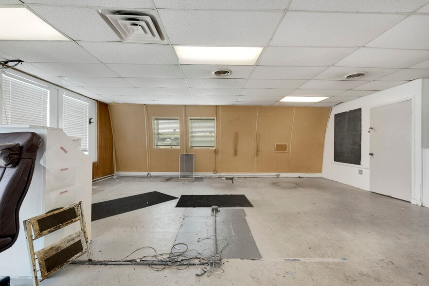 More Photos Of 310 Argonne Rd, Warsaw Warehouse For Sale