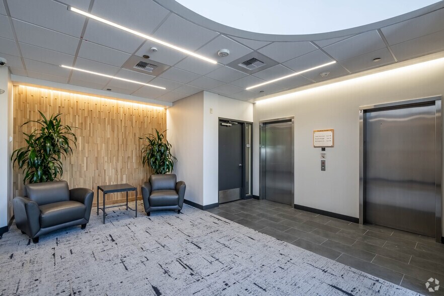 More Photos Of 11255 Kirkland Way NE, Kirkland Office For Sale