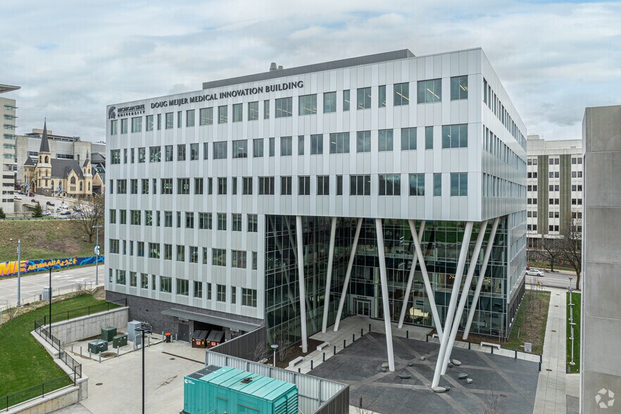 More Photos Of 109 Michigan St NW, Grand Rapids Medical For Lease