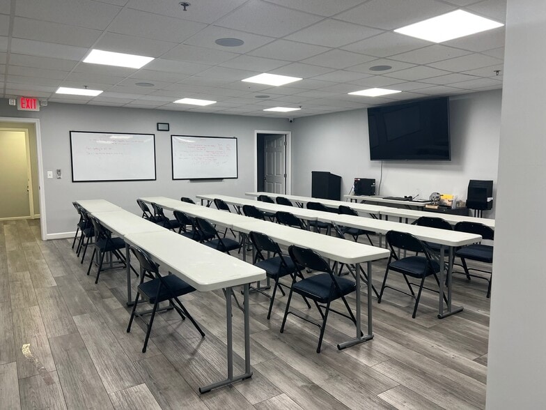 More Photos Of 26 Industrial Park Dr, Waldorf Warehouse For Sale