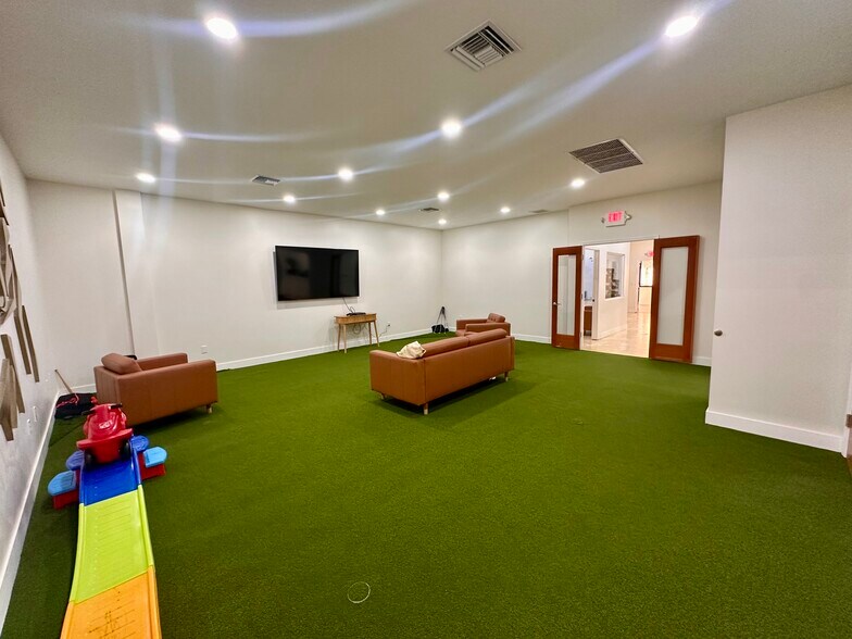 More Photos Of 3764-3790 SW 30th Ave, Fort Lauderdale Warehouse For Sale