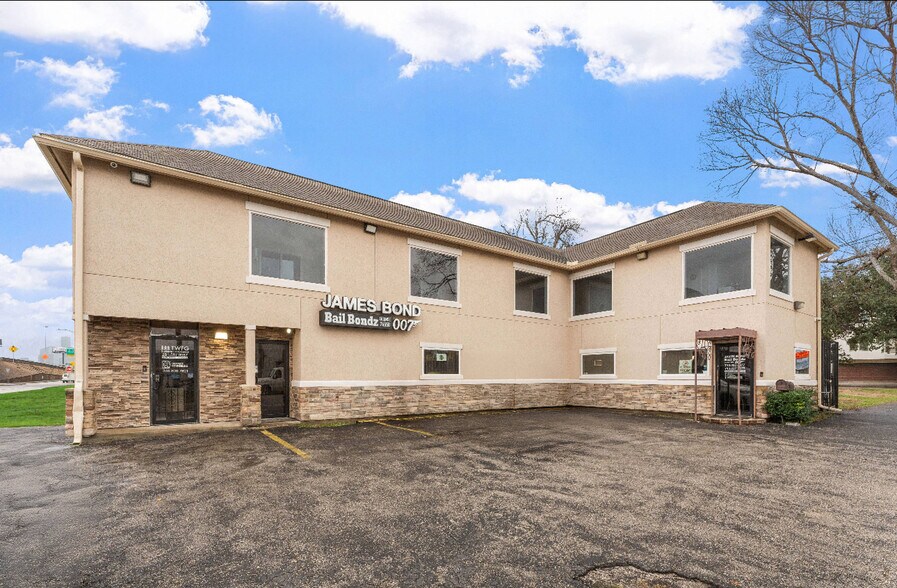 Primary Photo Of 2711 North Fwy, Houston Medical For Sale