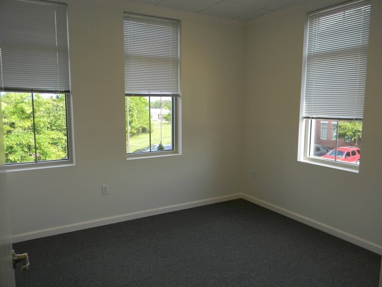 More Photos Of 19420 Golf Vista Plz, Leesburg Medical For Sale