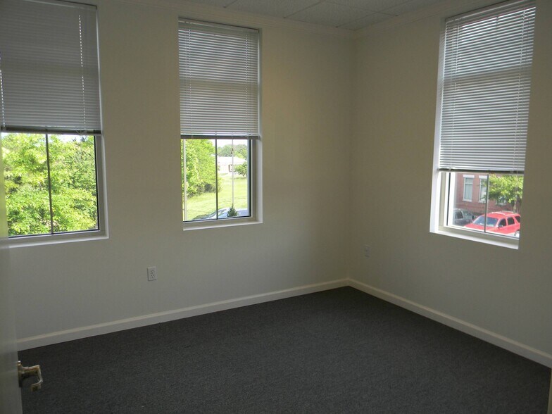 More Photos Of 19420 Golf Vista Plz, Leesburg Medical For Sale