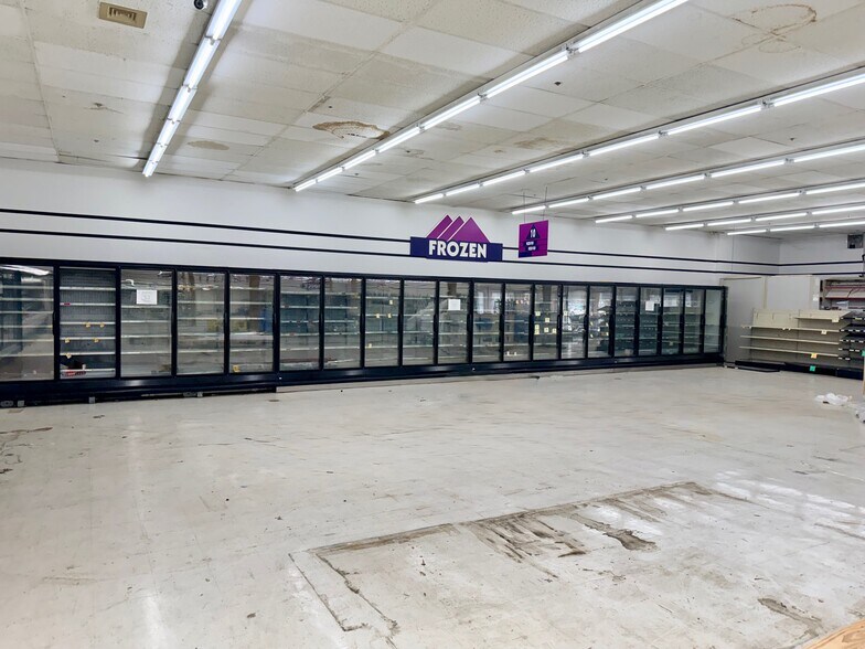 More Photos Of 1100 N Douglass St, Malden General Retail For Sale