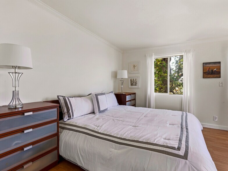 More Photos Of 1825 Altivo Way, Los Angeles Multifamily For Sale