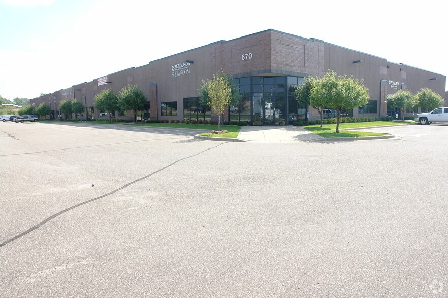 More Photos Of 670 E Travelers Trl E, Burnsville Showroom For Lease