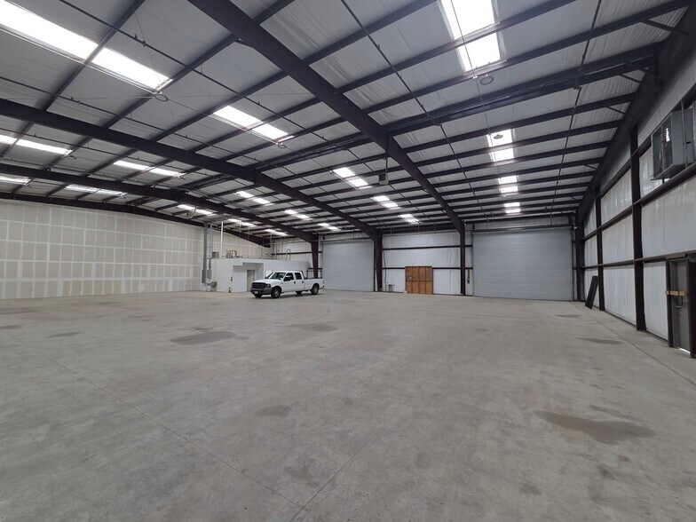 More Photos Of 11100 Osgood Dr, San Antonio Industrial For Lease