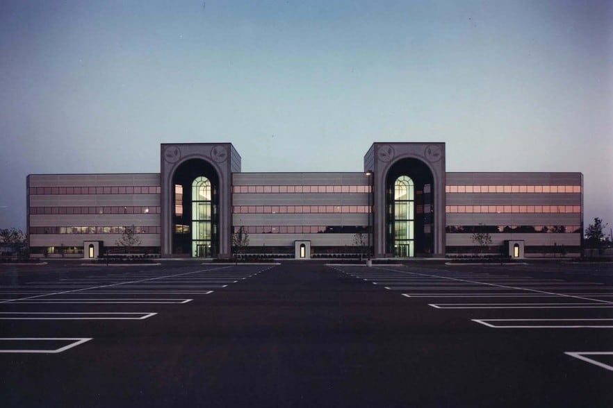 More Photos Of 17290-17800 N Laurel Park Dr, Livonia Office For Lease