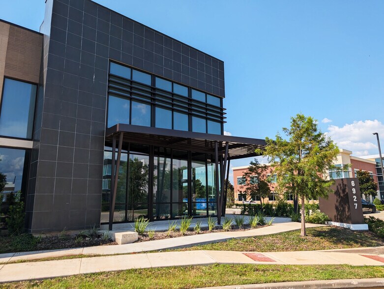 More Photos Of 6927 Brisbane Ct, Sugar Land Medical For Lease