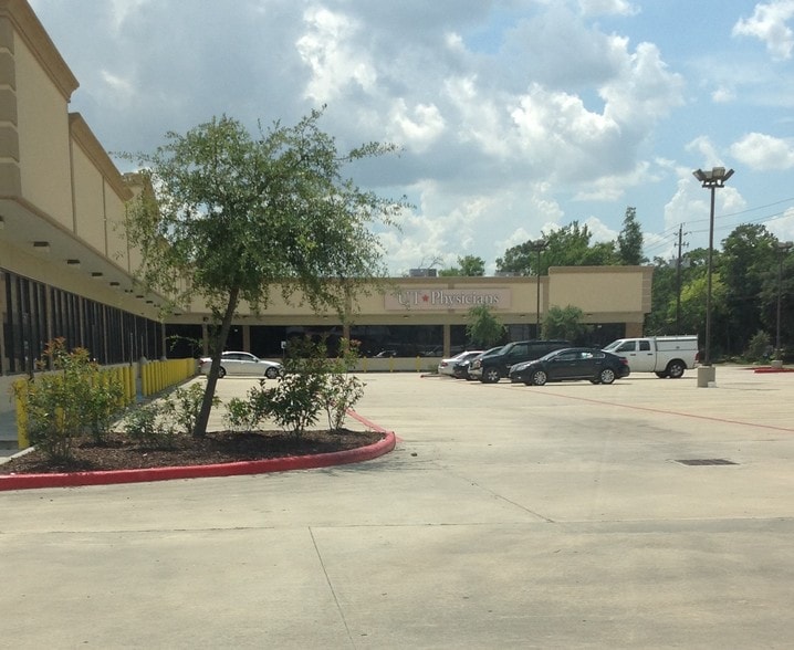 Primary Photo Of 2620 E Crosstimbers St, Houston Health Club For Lease