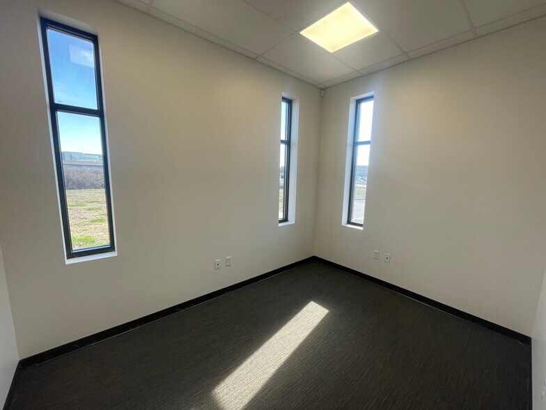 More Photos Of 3316 Hollenberg Dr, Bridgeton Warehouse For Sale