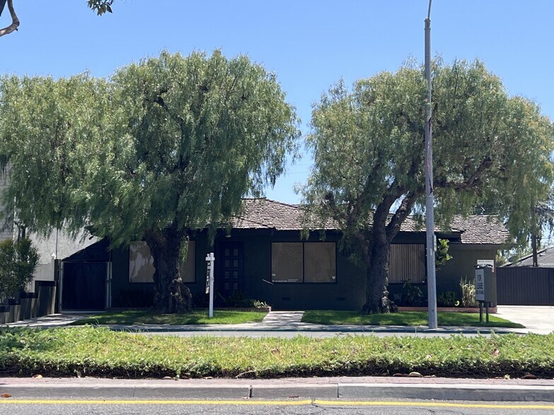 More Photos Of 4652 Katella Ave, Los Alamitos Office For Lease