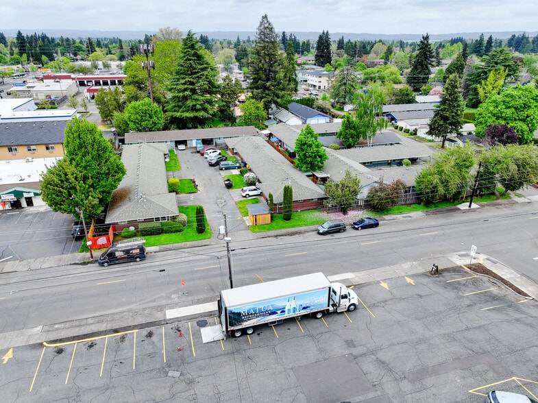 More Photos Of 1049 SE Walnut St, Hillsboro Apartments For Sale