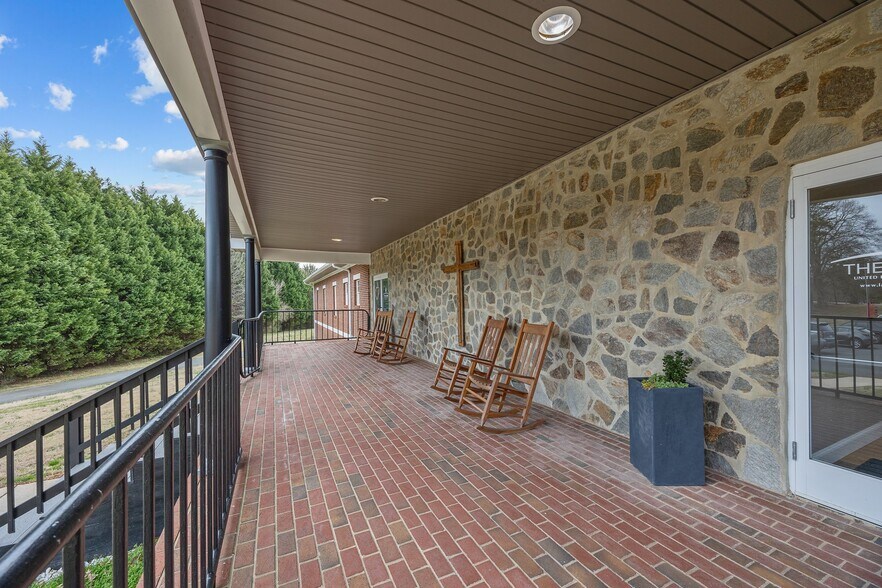 More Photos Of 188 Wiggins Rd, Mooresville Specialty For Sale