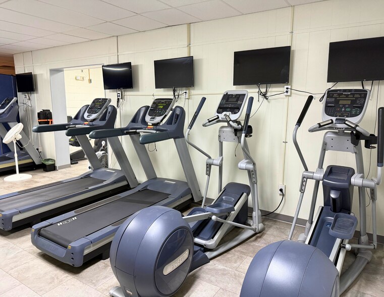 More Photos Of 600 S 5th Ave, Mayodan Health Club For Sale