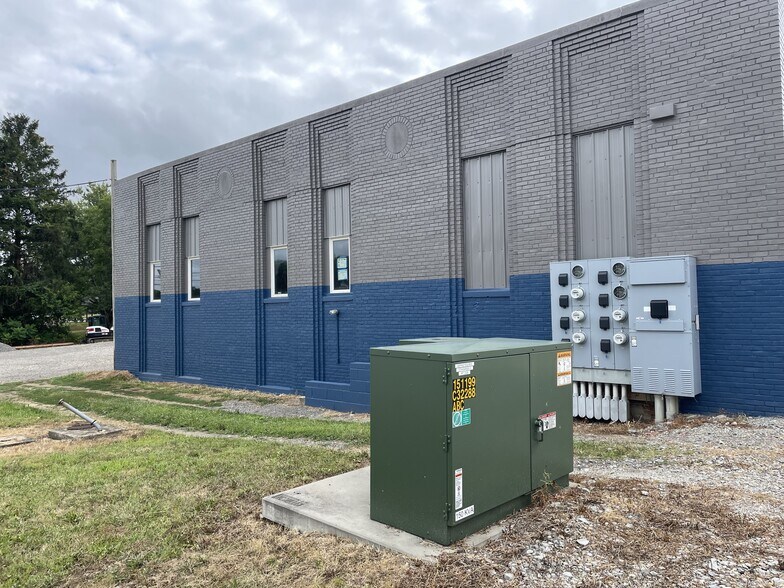 More Photos Of 2351 Mount Pleasant Rd, Mount Pleasant Warehouse For Lease