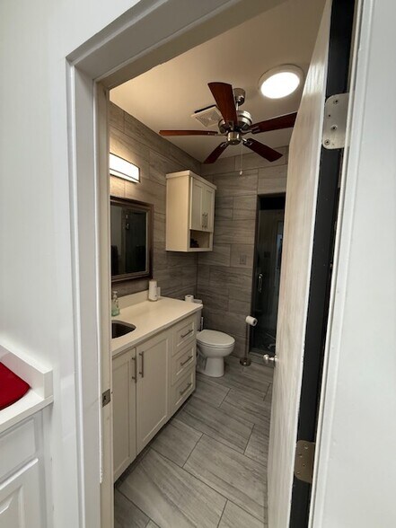 More Photos Of 504 N Breckenridge St, Ennis Warehouse For Sale