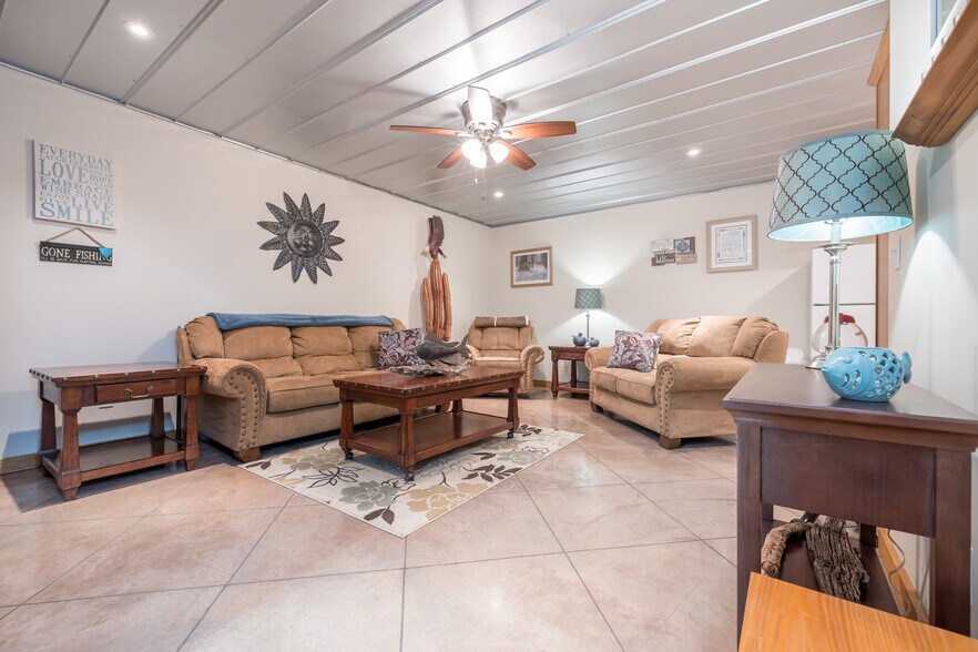 More Photos Of 113 E Kress St, Russells Point Flex For Sale