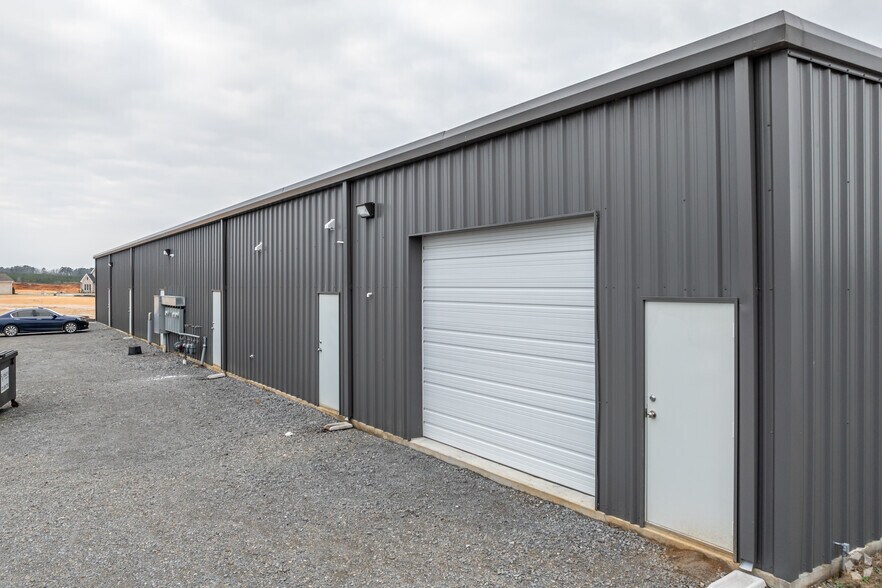 More Photos Of 24005 Arch St, Hensley Unknown For Lease