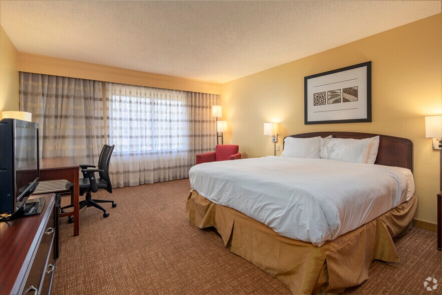 More Photos Of 4300 Colonnade Pky, Birmingham Hotel For Sale