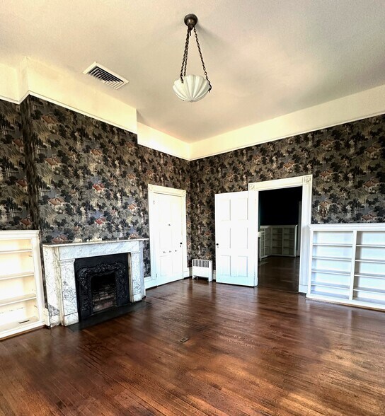 More Photos Of 1 W Main St, Richmond Office For Sale