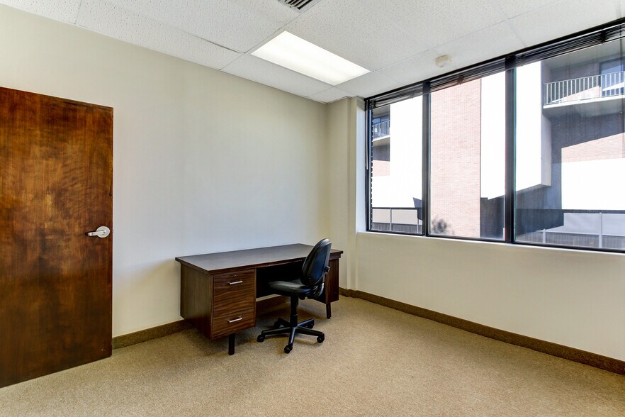 More Photos Of 300 Drayton St, Savannah Office Residential For Sale