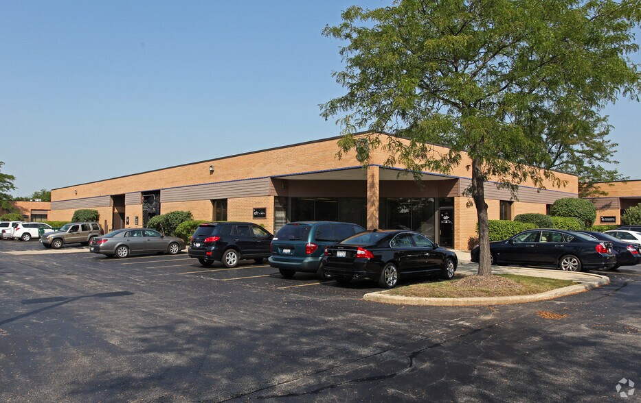 Primary Photo Of 425 Huehl Rd, Northbrook Light Distribution For Sale