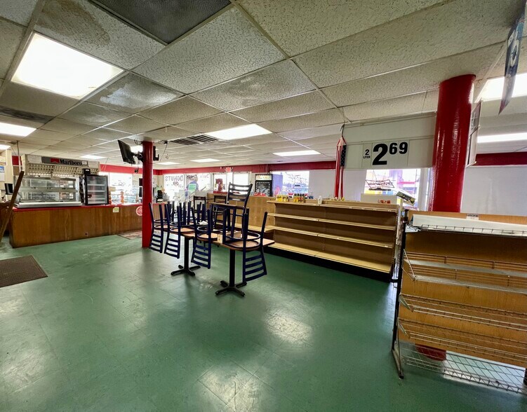 More Photos Of 528 W Choctaw Ave, Chickasha Convenience Store For Sale
