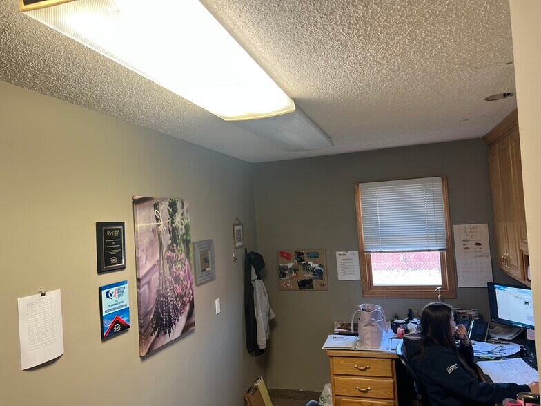 More Photos Of 3095 NW 162nd Ln, Andover Warehouse For Sale