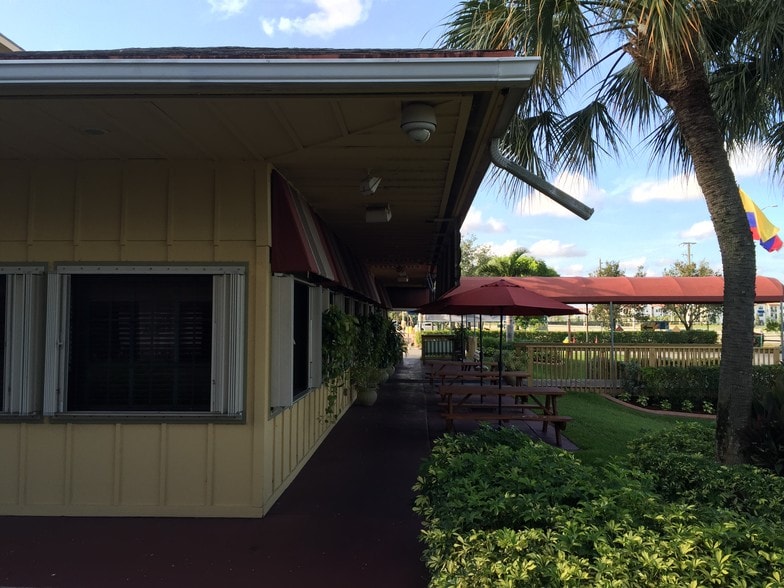 More Photos Of 3333 N University Dr, Hollywood Restaurant For Lease