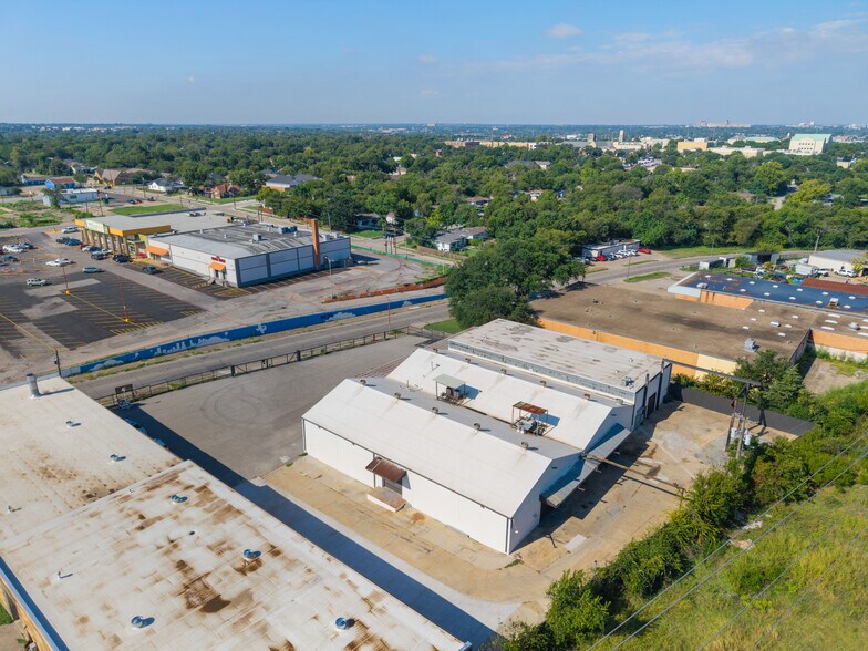 More Photos Of 3623-3625 E Vickery Blvd, Fort Worth Warehouse For Sale