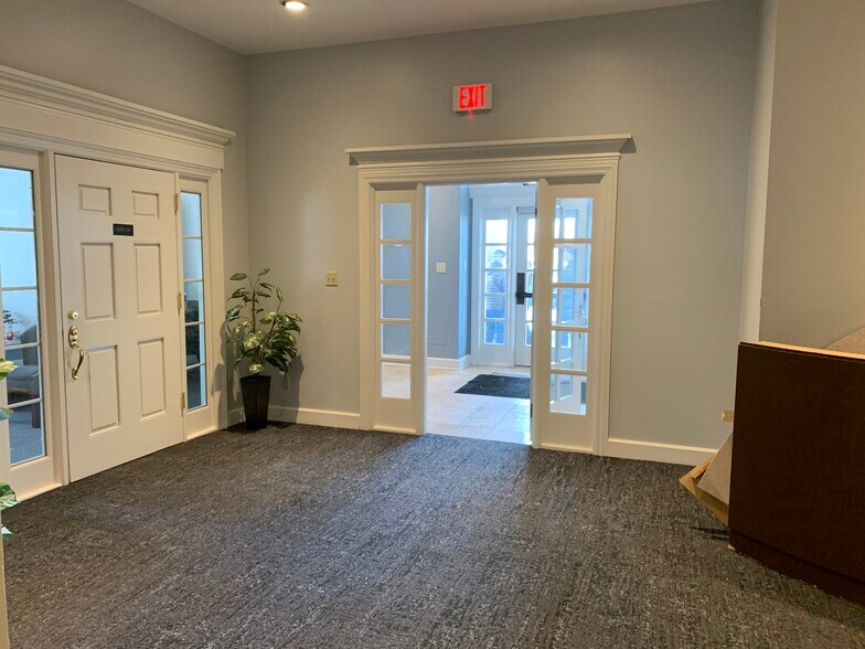 More Photos Of 601 Lake Ave, Racine Office For Sale