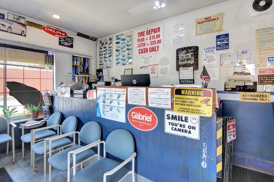 More Photos Of 635 Burnham Ave, Calumet City Auto Repair For Sale