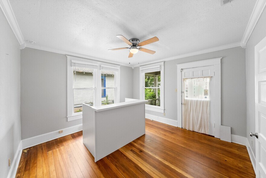 More Photos Of 2032 E Cesar Chavez St, Austin Office Residential For Sale