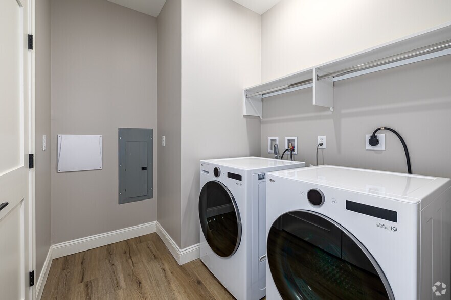 More Photos Of 920-924 Farmington Ave, West Hartford Apartments For Lease