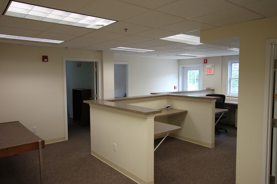 More Photos Of 206 Southbridge St, Auburn Office For Lease
