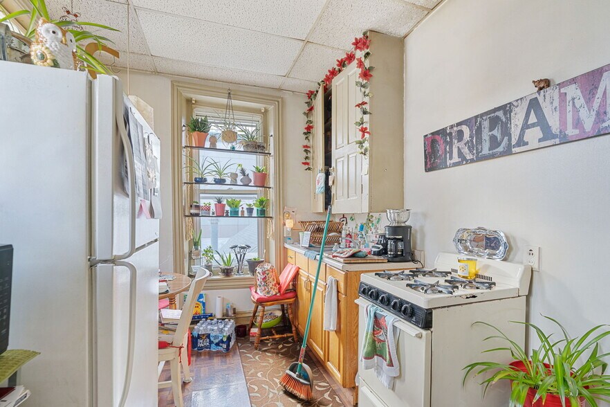 More Photos Of 962 W Hamilton St, Allentown Storefront Retail Residential For Lease