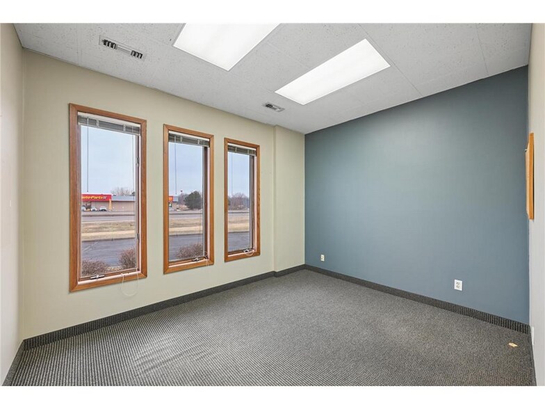 More Photos Of 700 Highway 55 E, Buffalo Office For Sale
