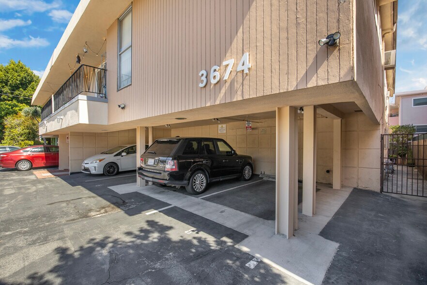 More Photos Of 3674 Empire Dr, Los Angeles Apartments For Sale