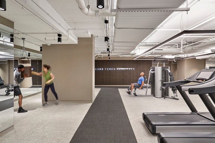 More Photos Of 1300 I St NW, Washington Office For Lease